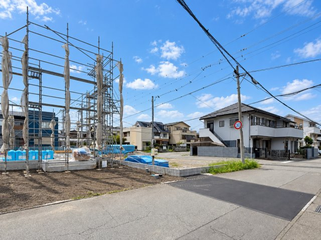 三島市梅名1期　全3棟　3号棟　新築戸建の前面道路含む現地写真