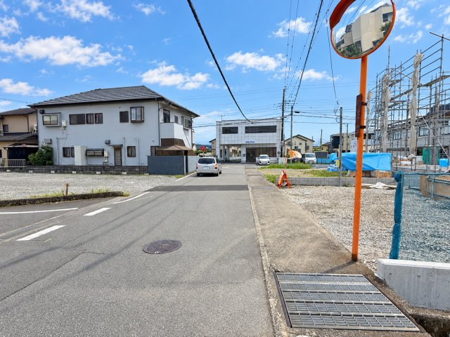 三島市梅名1期　全3棟　3号棟　新築戸建の前面道路含む現地写真
