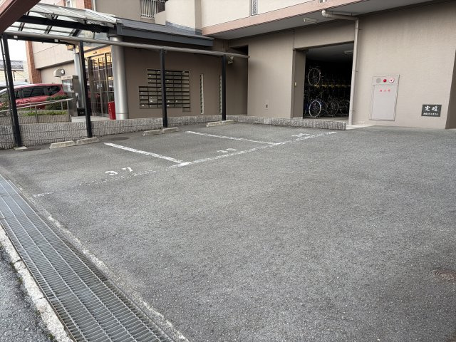 姫路市飾磨区今在家４丁目の中古マンションの駐車場