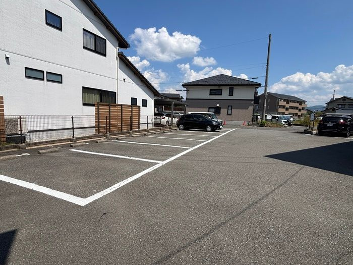 ビューラーやすらぎ　B棟の駐車場