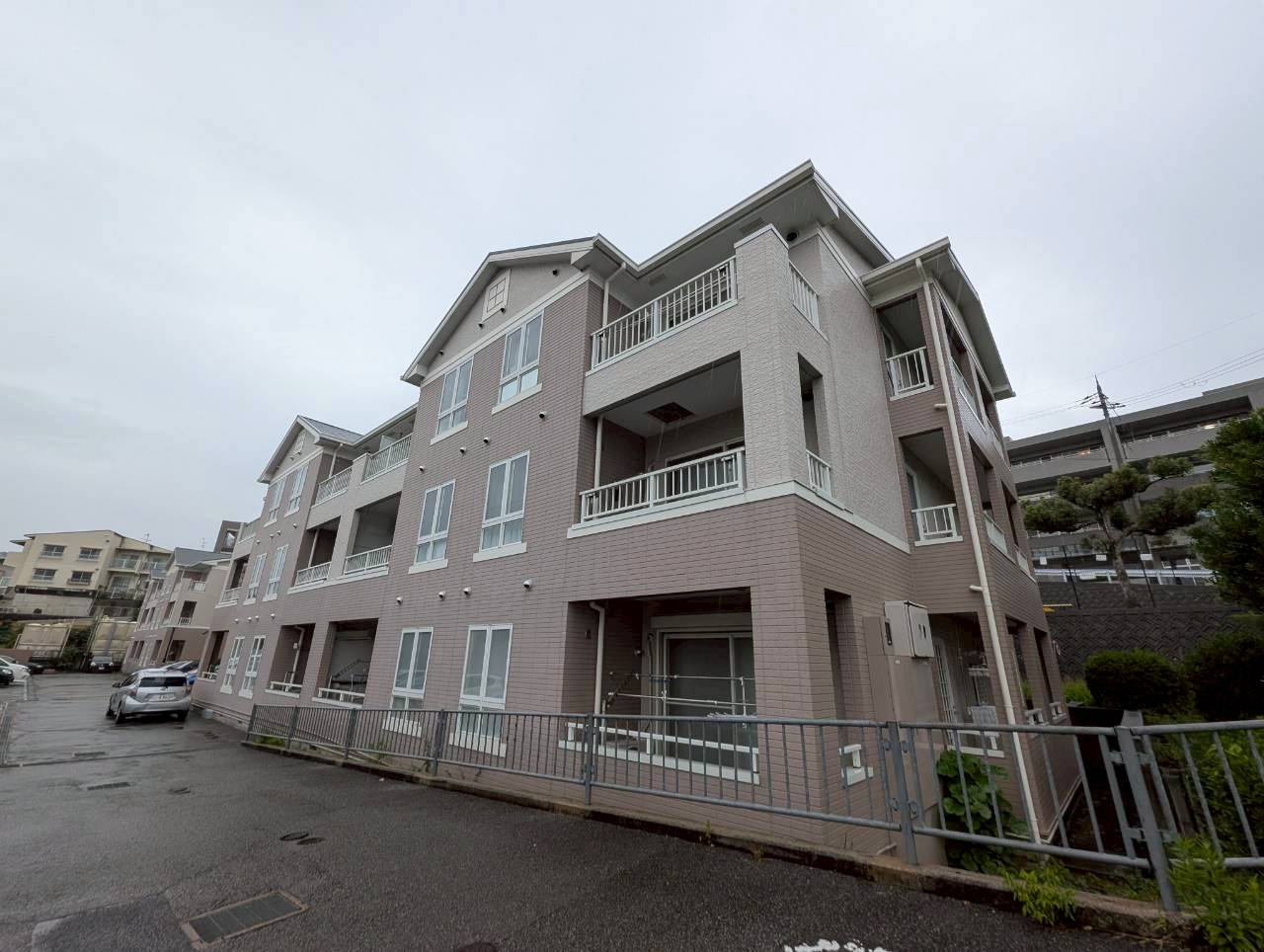 エーデル雲雀丘二番館の外観