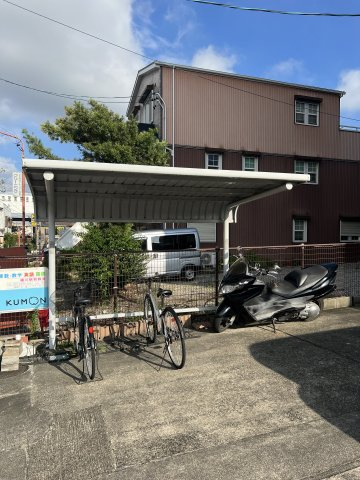 シャタデル東浦の駐車場