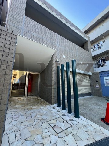 アキラクアトロの外観