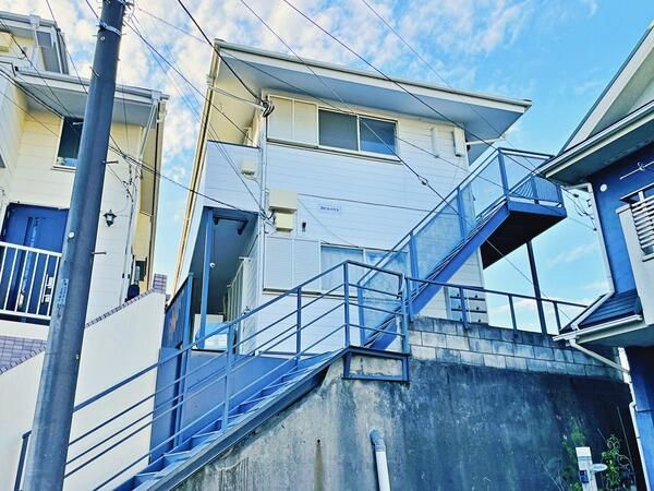 横浜市港北区下田町６丁目のアパートの外観
