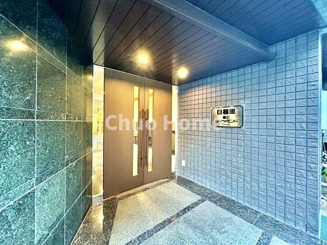 日暮里第2ダイヤモンドマンションのエントランス|【エントランス】マンションのエントランスは、その物件の印象を決める、顔とも言える場所です。毎日通る場所ですからきれいなのが一番です。