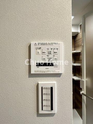 日暮里第2ダイヤモンドマンションの冷暖房・空調設備|【浴室乾燥機】暖房・冷風・換気・乾燥が可能です。毎日を快適に過ごせるうれしい機能が揃っています。雨の日の洗濯物も安心です。