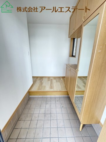 姫路市飾磨区矢倉町1丁目　　JR「英賀保駅」徒歩8分の玄関