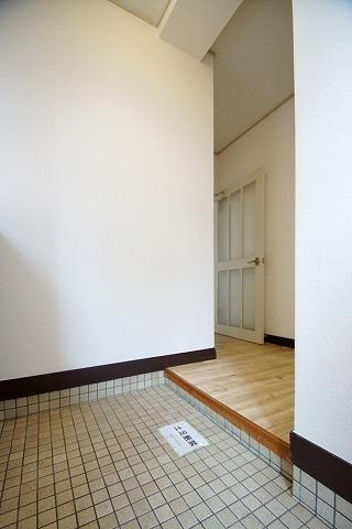 福岡市南区長丘３丁目の賃貸マンションの玄関|物件の画像6