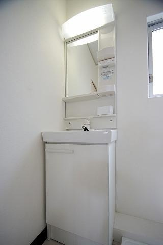 福岡市南区長丘３丁目の賃貸マンションの独立洗面台|物件の画像9