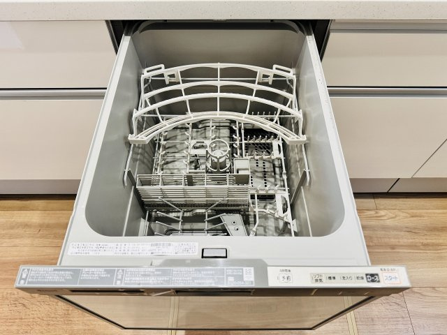 八王子市　鑓水　中古戸建てのキッチン|～食洗機付き　食事後の食器洗いはお任せ、家族でゆっくりとくつろげます～