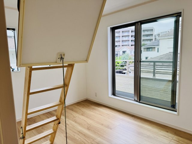 八王子市　鑓水　中古戸建ての子供部屋|～2階バルコニーに面している6.0帖の洋室です～