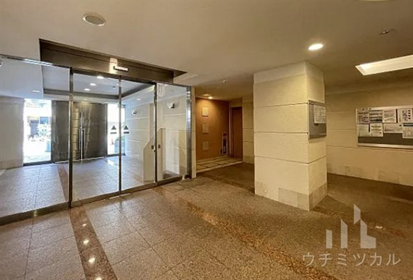 ステージグランデ本郷のエントランス