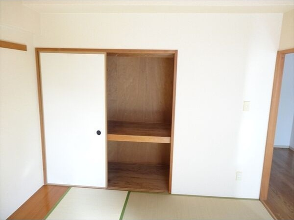 レジデンス泉の和室