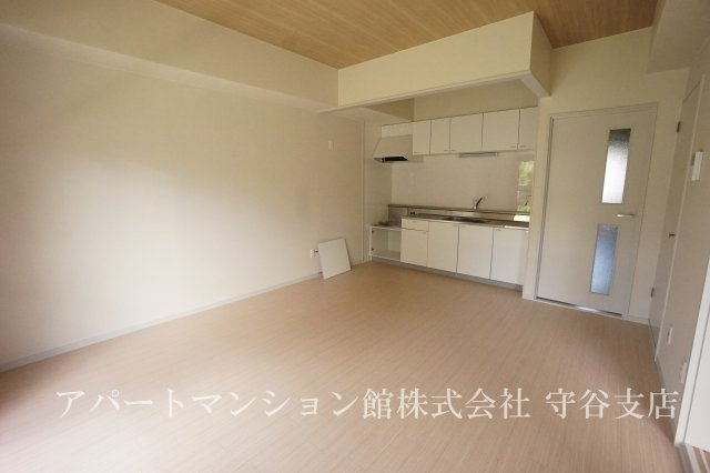 グランドフォレストA棟の居間・リビング