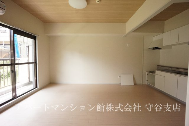 グランドフォレストA棟の居間・リビング