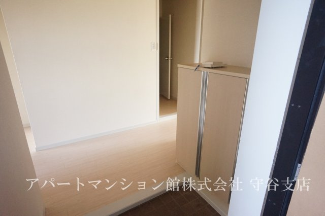 グランドフォレストA棟の玄関