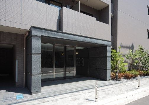 ルーブル大森八番館のエントランス