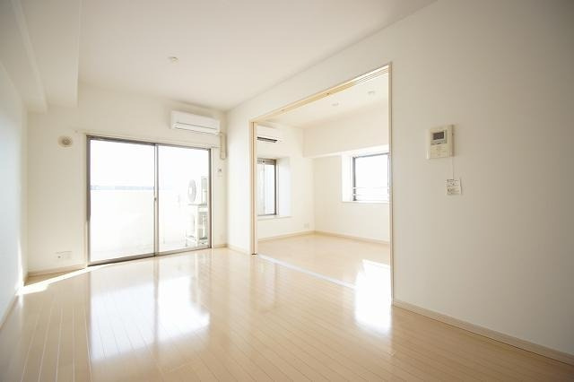福岡市博多区博多駅南４丁目の賃貸マンションの居間・リビング|物件の画像3
