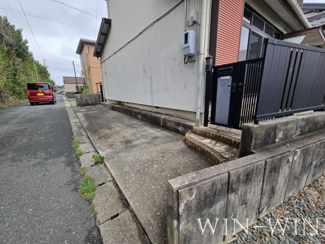 高師本郷町東上貸家の駐車場