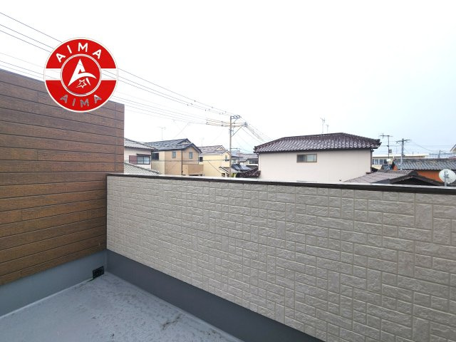 福岡市早良区干隈6丁目第1-2棟（A号棟）の外観：施工例|風をしっかりと感じられるバルコニーでは、毎日が洗濯日和です。広々としているので洗濯も楽しくなるでしょうし、気分転換にバルコニーからの眺めを楽しむのもいいでしょう。