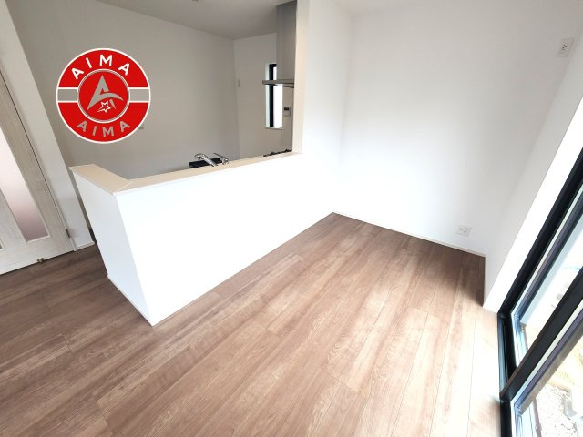 福岡市早良区干隈6丁目第1-2棟（A号棟）の内観：施工例|キッチンから立ち込める香りが今日の料理を期待させます。