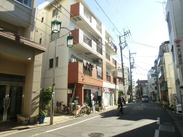 三富ビルの外観