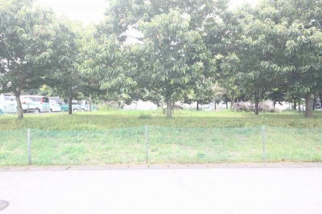 小山市美しが丘3丁目|敷地を北東側から引きで撮影しました