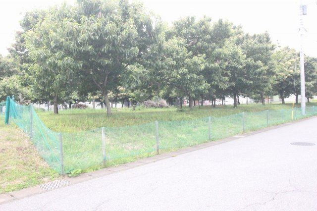 小山市美しが丘3丁目|敷地を東側から引きで撮影しました