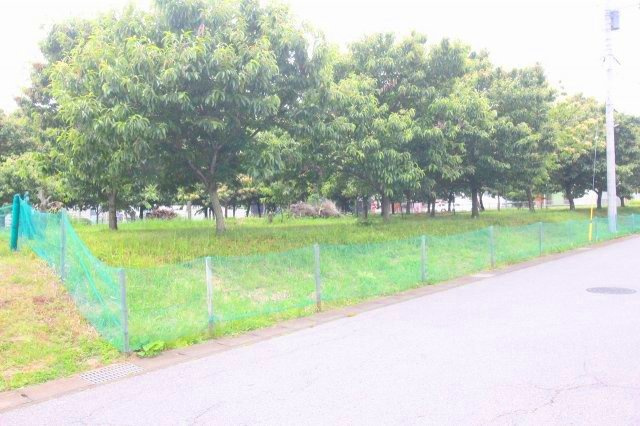 小山市美しが丘3丁目|敷地を東側から引きで撮影しました
