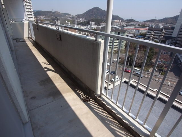 神戸市須磨区南落合１丁目の賃貸マンションのバルコニー