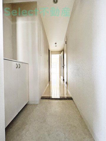 ヒルズ新栄2号館の玄関