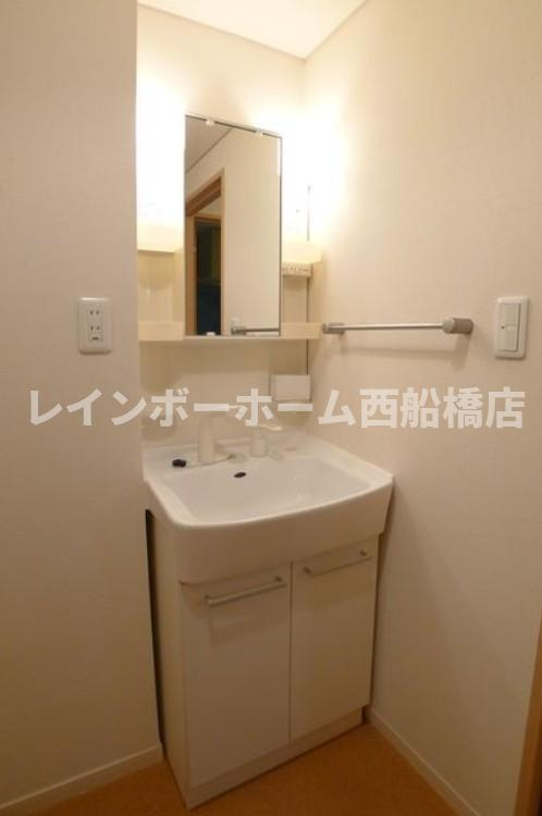 船橋市夏見台１丁目のアパートの独立洗面台