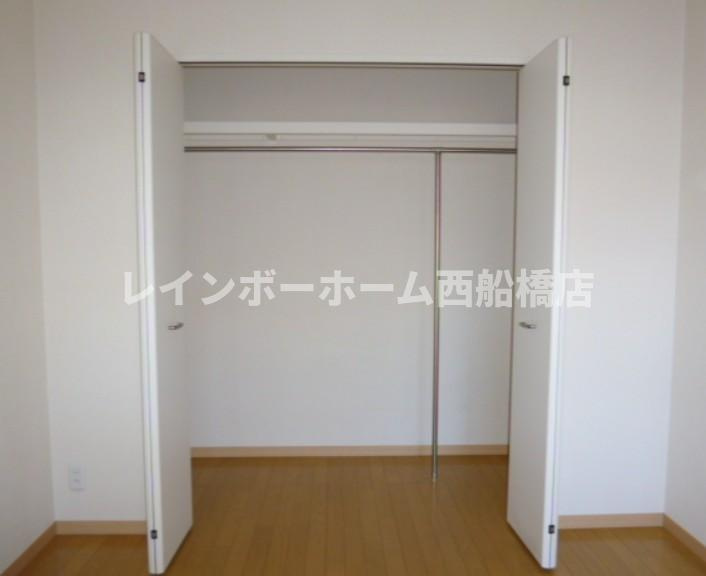 船橋市夏見台１丁目のアパートの収納