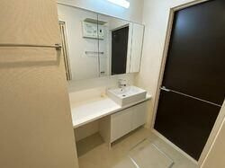 Ｄ－ｒｏｏｍ上馬の洗面所|脱衣スペースもあります