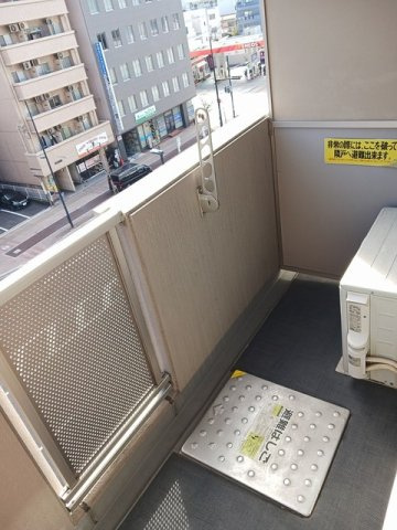 カーサ・フィオーレ中広通りのバルコニー|広々としたバルコニーです