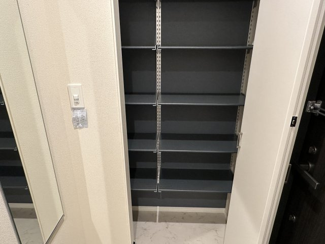 スクエア都立家政の玄関