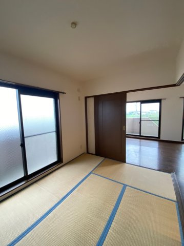 ルミエール成田の和室