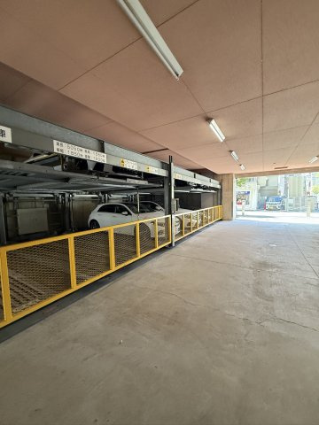 グランドメゾン平尾VINXの駐車場