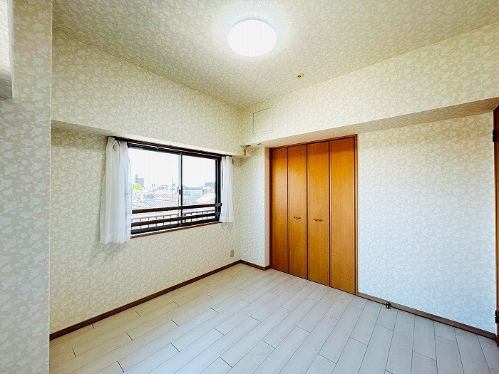 名古屋市港区小碓４丁目の中古マンションの洋室|◇洋室◇　　明るい洋室約６．５帖　全居室収納完備！　バルコニー付き♪