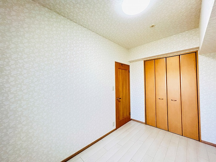 名古屋市港区小碓４丁目の中古マンションの洋室|◇洋室◇　　明るい洋室約５．０帖　全居室収納完備！