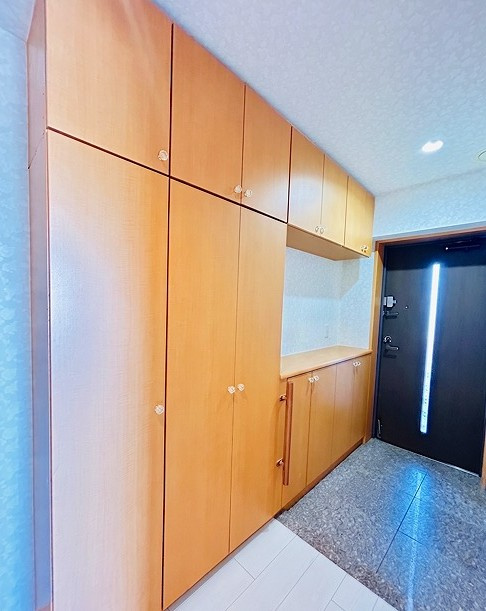 名古屋市港区小碓４丁目の中古マンションの玄関|◇玄関◇　　収納完備で玄関がスッキリと片付きます♪