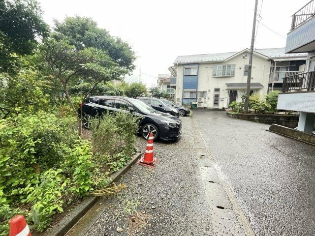 シャンドポワールの駐車場