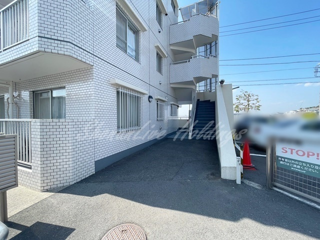 横浜市戸塚区上倉田町の賃貸マンションのエントランス