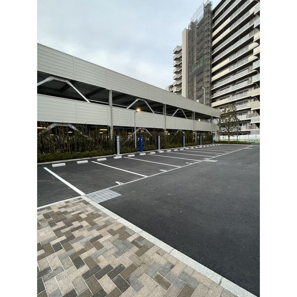 つくばグランヴィラA棟の駐車場