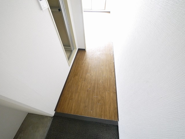 サンハイツ新大宮の玄関