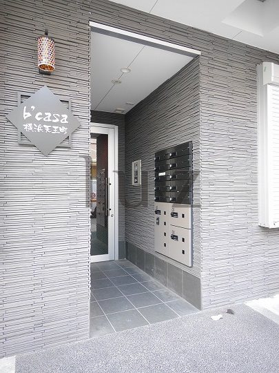 横浜市保土ケ谷区天王町１丁目の賃貸マンションのエントランス