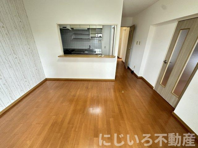 浅井ハイツの居間・リビング