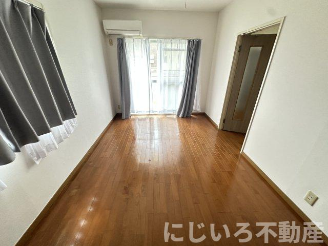 浅井ハイツの居間・リビング