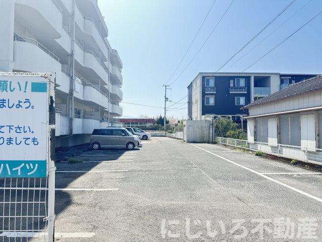 浅井ハイツの駐車場