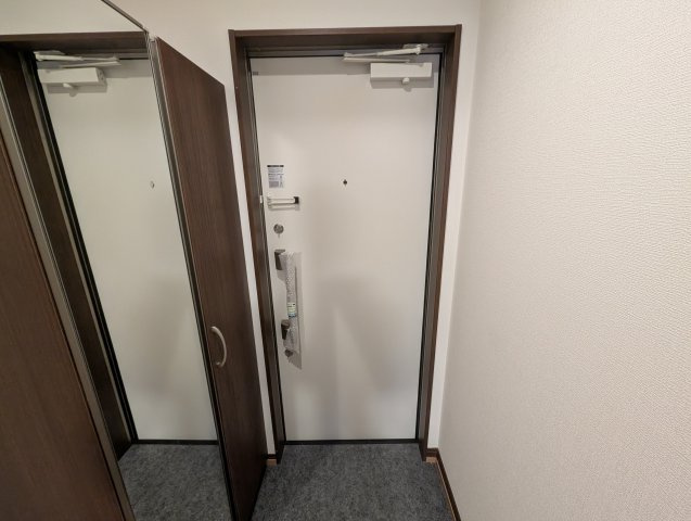 豊中市螢池東町３丁目のハイツの玄関